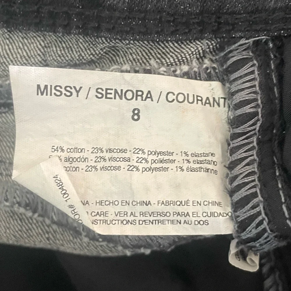 Bandolino | Lisbeth floral embroidered skinny jeans. Size 8. Stretch.